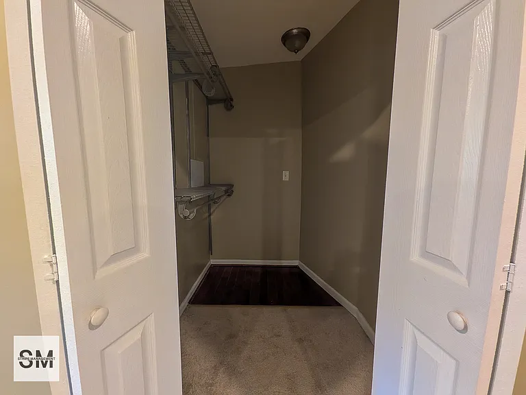 127 N Huron Dr — Photo 15