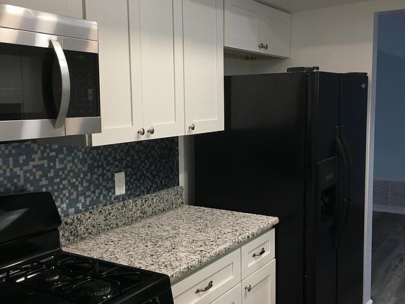 2nd image of 43 Bogart Pl #34