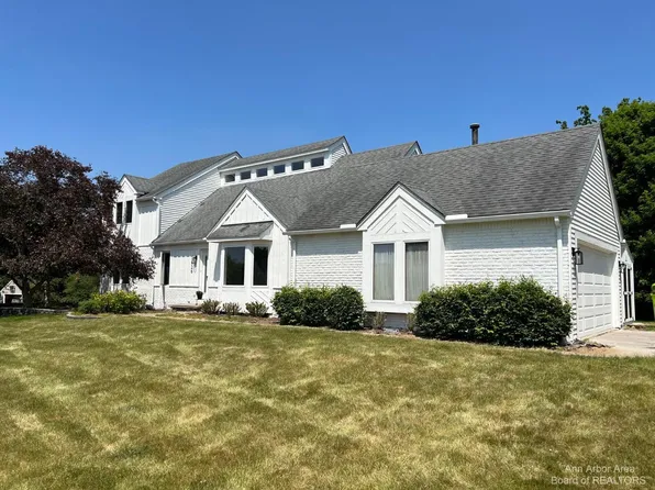 3926 Edmonton Ct, Ann Arbor, MI 48103