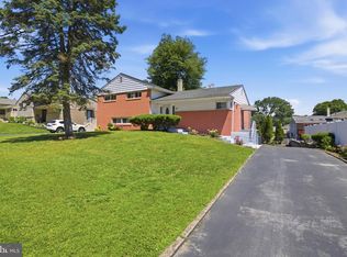 417 Foster Dr, Springfield, PA 19064
