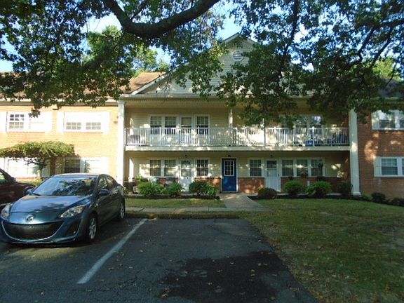 2nd image of 600 N Hickory Ave #5