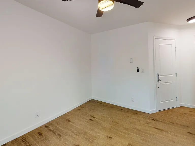 212 S Arnaz Dr — Photo 13