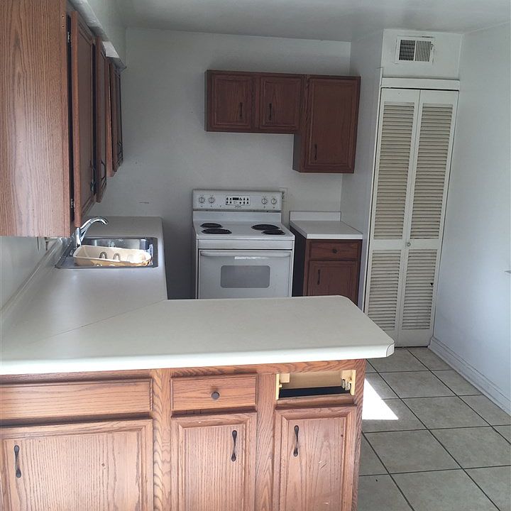 2nd image of 43 Marquette Rd