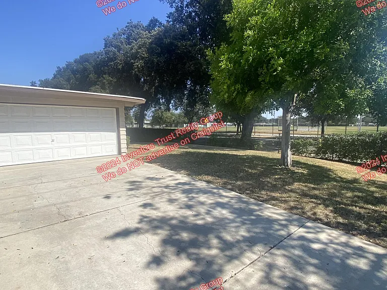 703 E Linfield St — Photo 3