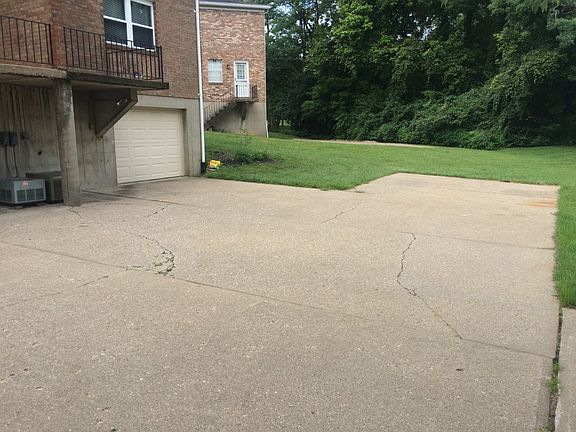 3rd image of 264 Saint Agnes Cir