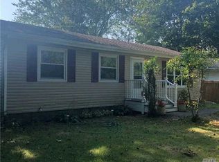 126 Magnolia Dr, Mastic Beach, NY 11951