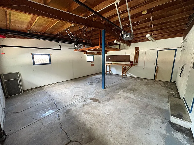 1300 Eastridge Dr — Photo 27