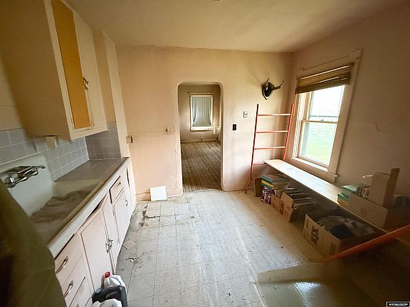 2nd image of 624 N 6TH Street