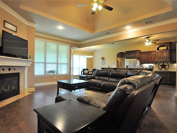 3rd image of 2513 Oasis Dr
