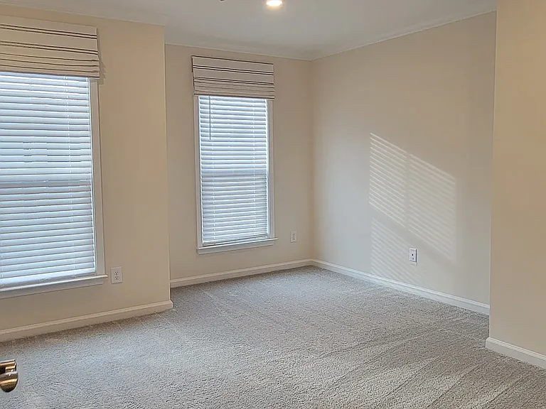 515 Vassar Dr — Photo 11