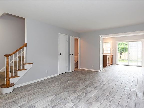 3rd image of 66 Menlo Park Dr