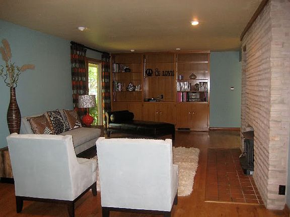 Fireplace&built-in shelves