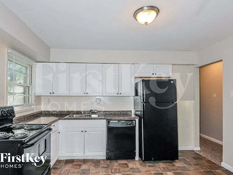 170 Saint Edward Ln — Photo 6
