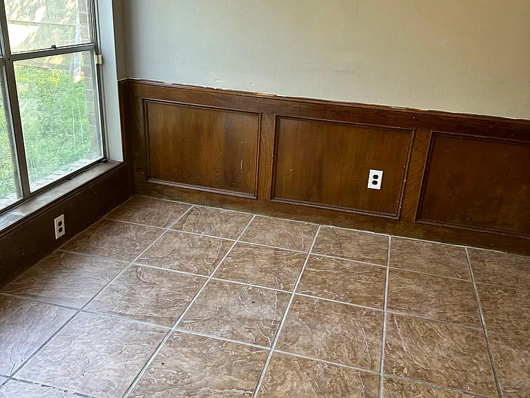 907 Bolton Dr — Photo 4