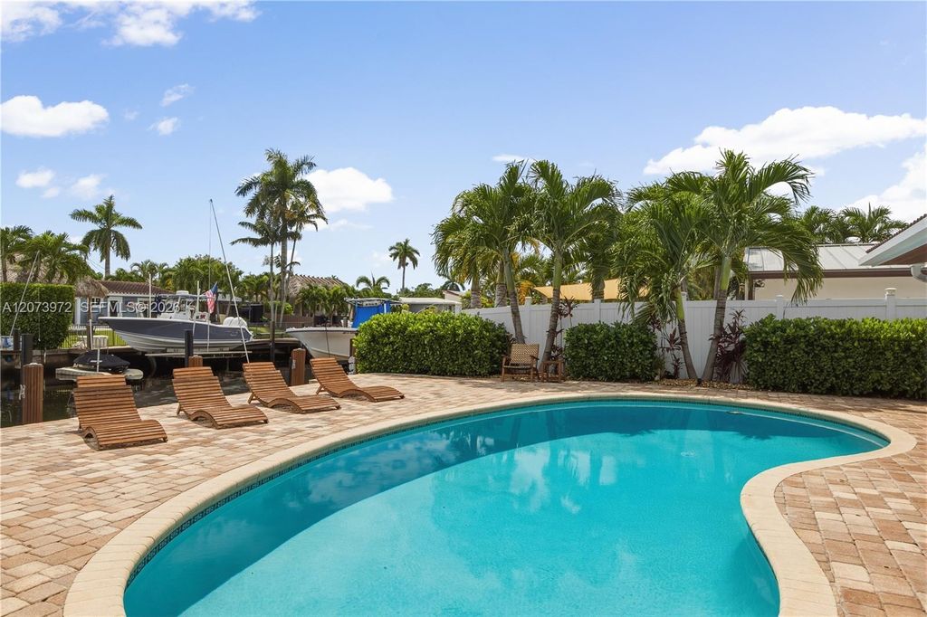 800 SE 3rd Ter, Pompano Beach