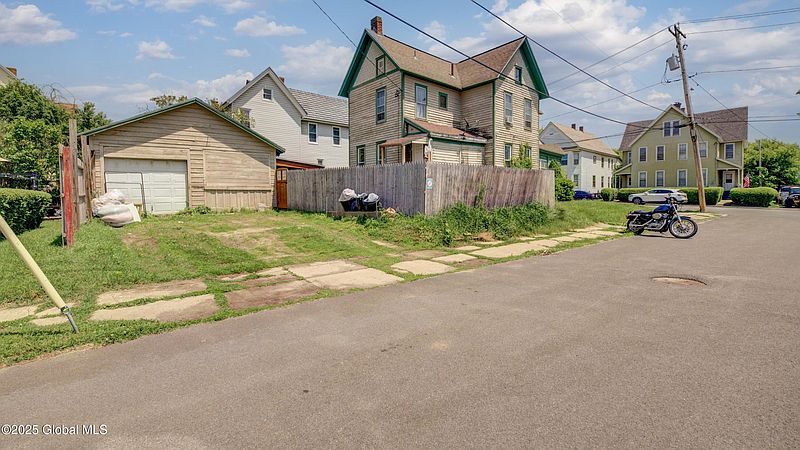 3rd image of 16 Caroline Street