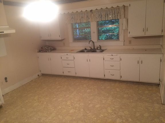4th image of 224 Swamp St