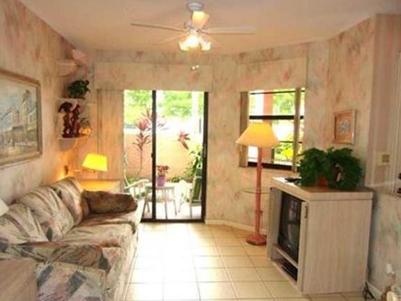 3rd image of 7324 Fairfax Dr #108