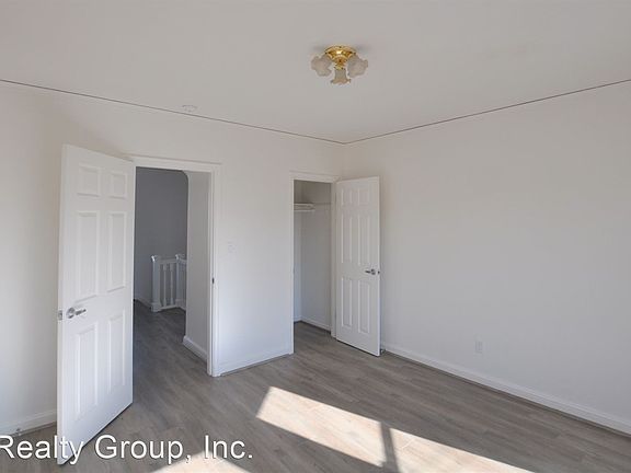 4th image of 560 Easton Ave