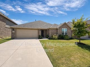 2812 Ranger Ln, Aubrey, TX 76227