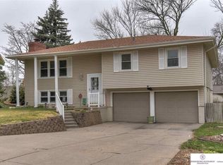 9918 O Cir, Omaha, NE 68127