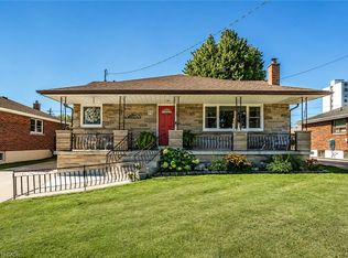 98 Duncombe Dr, Hamilton, ON L9A 2G3