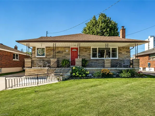 98 Duncombe Dr, Hamilton, ON L9A 2G3