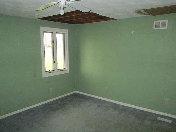3rd image of 5 Fairway Dr