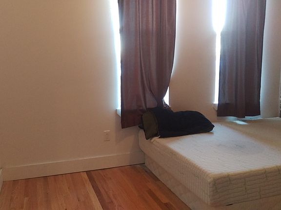 3rd image of 886 Jefferson Ave APT 03R