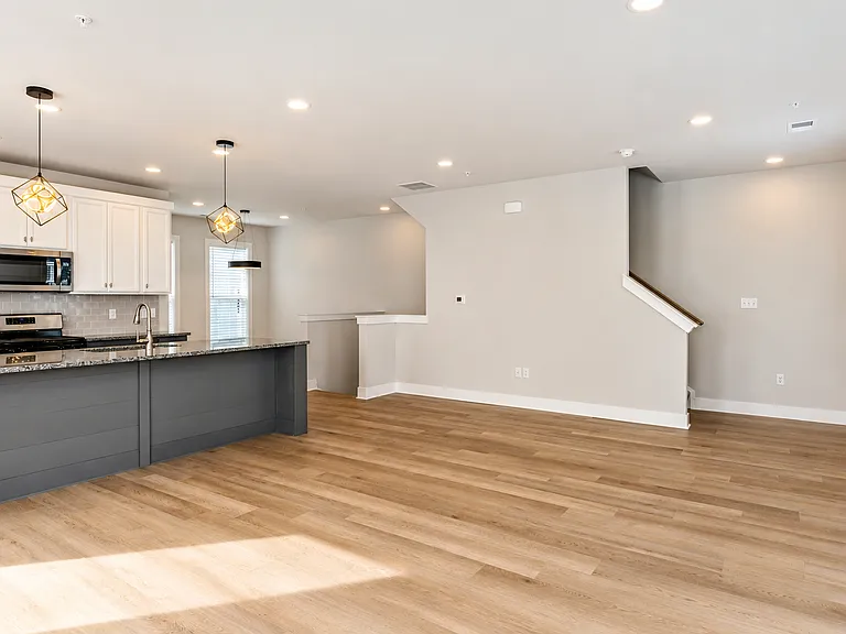 701 Halcyon Ln — Photo 6