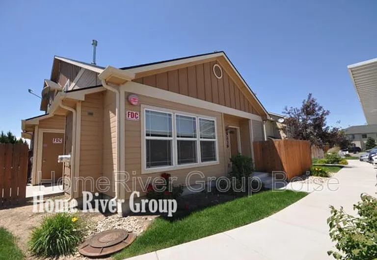 9219 W Brogan Dr — Photo 1