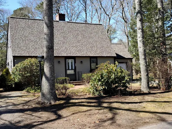 111 Pond Circle, Mashpee, MA 02649