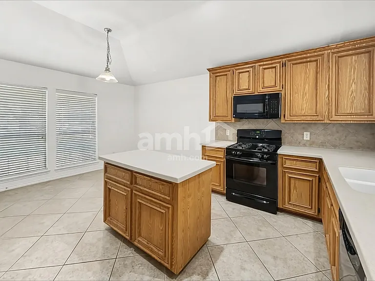 860 Rock Harbor Ln — Photo 5