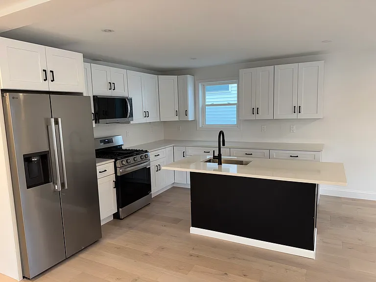 30 Ridgeway Ave — Photo 1
