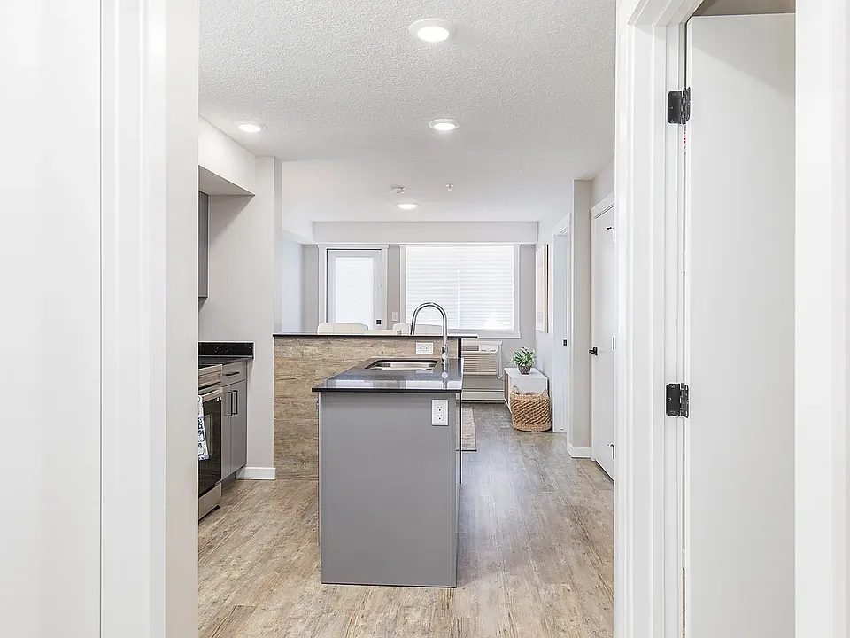 181 Skyview Bay NE