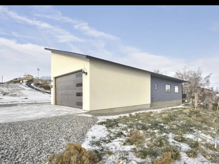 901 Verde Ln — Photo 2