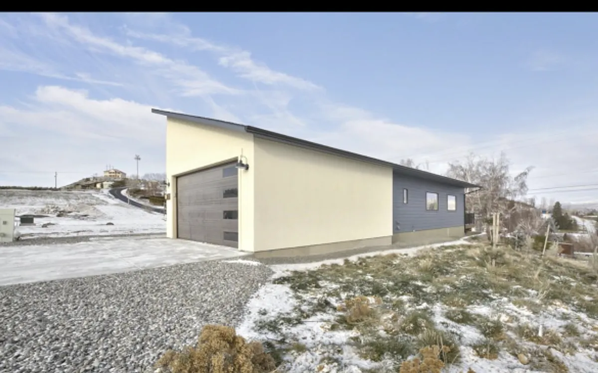 Building Photo - 901 Verde Ln