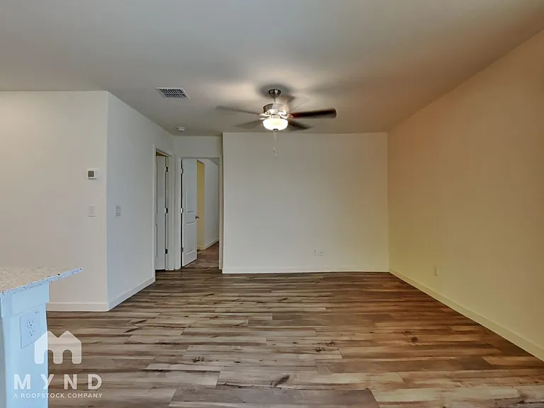 1090 W West Virginia Ave — Photo 7