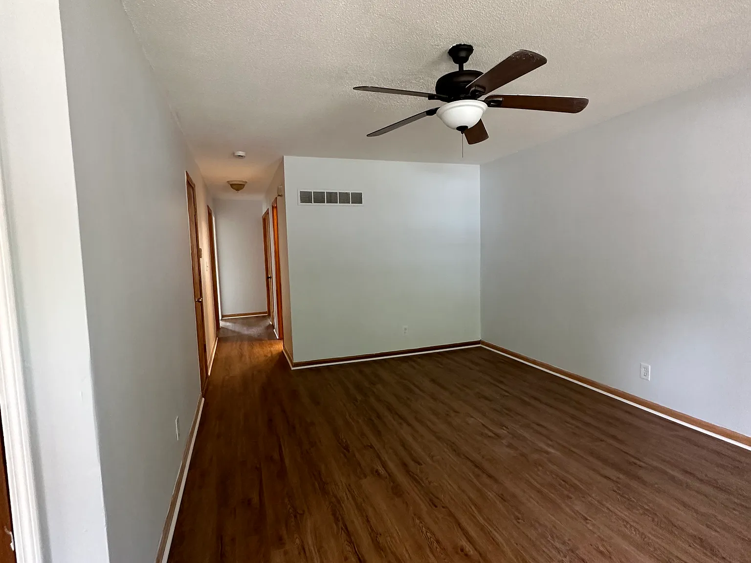3 bed, 1005 sqft, $1,200 — Photo 4