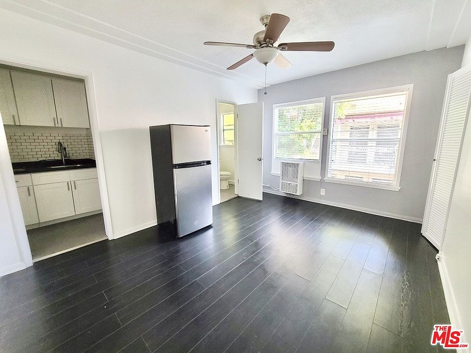 1st image of 853 S Kenmore Ave #26
