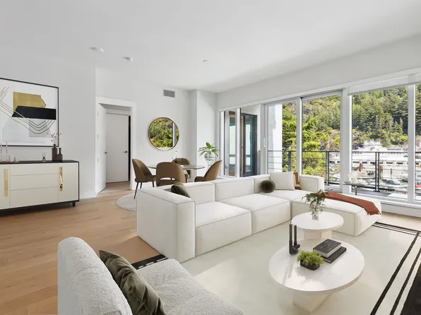 6707 Nelson Ave #503, West Vancouver, BC V7T 2G8