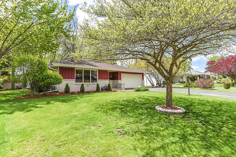 1st image of 609 Oak Dr