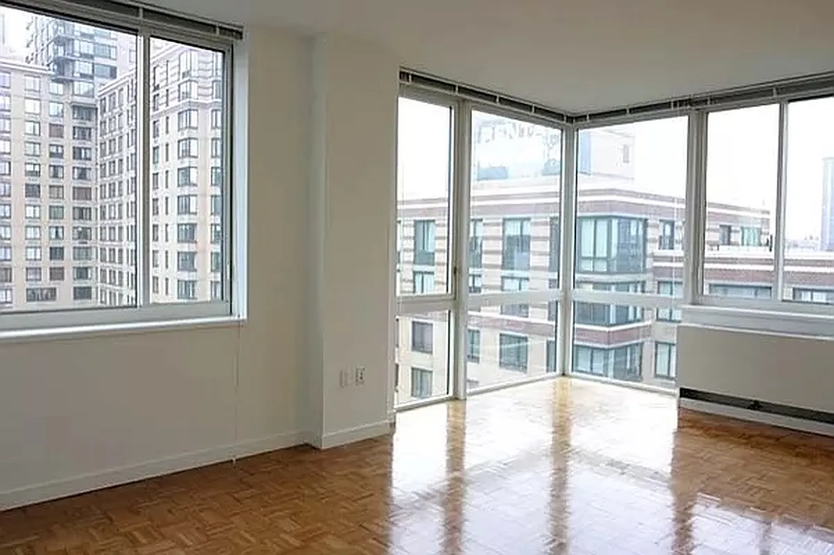 33 West End Avenue 17G