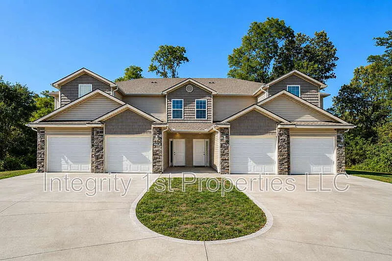 3 bed, 2.5 bath, 1433 sqft, $1,750 — Photo 2