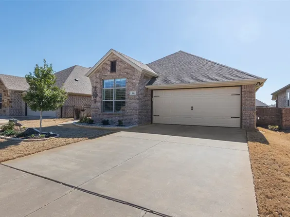 206 Captains Ct, Granbury, TX 76049