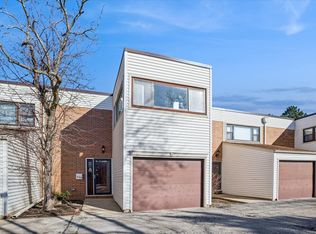 368 Willow Tree Ct, Hoffman Estates, IL 60169