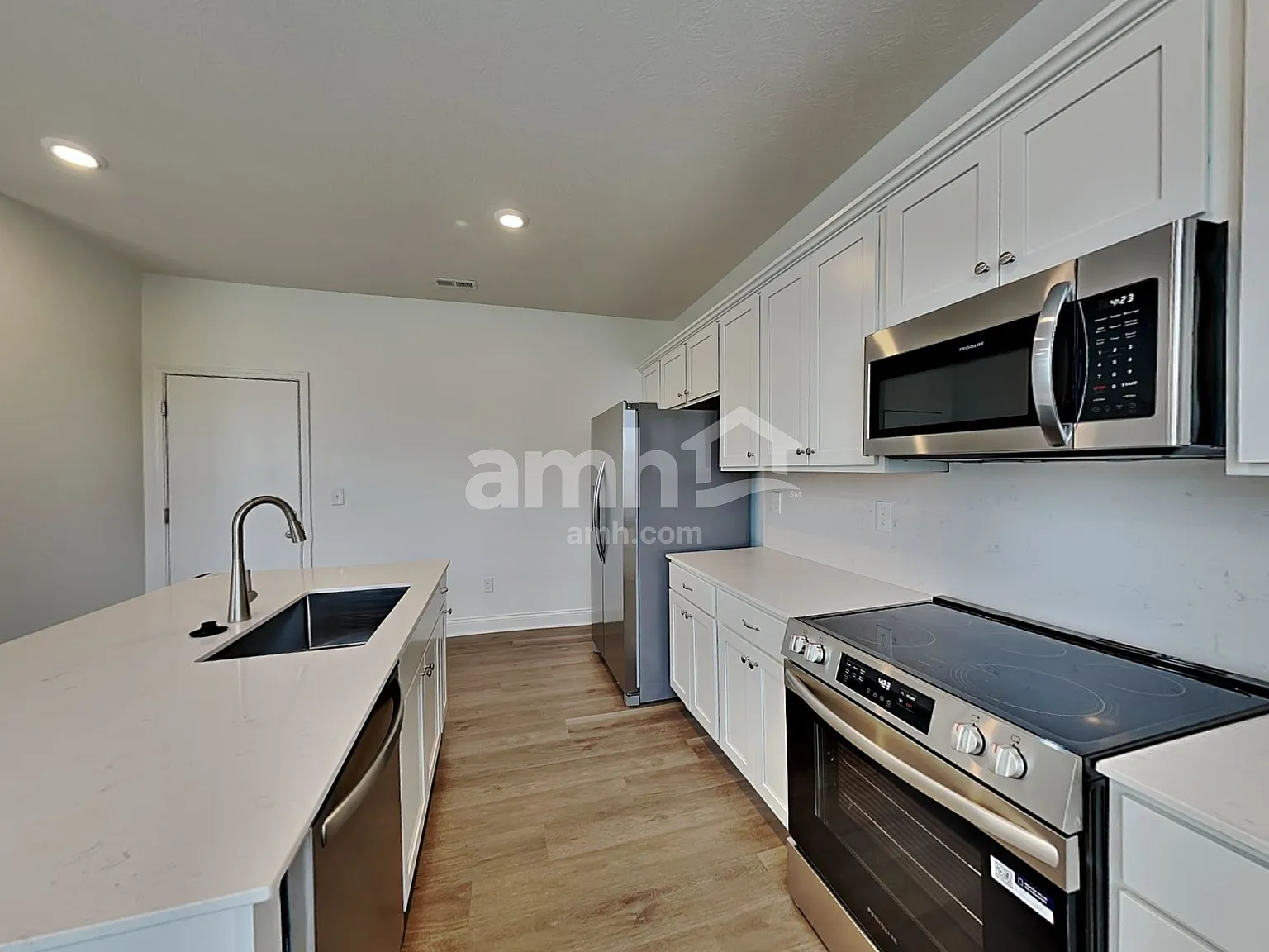 3 bed, 2.5 bath, 1895 sqft, $2,525 — Photo 3