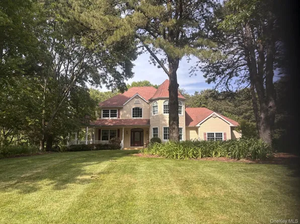 216 Landing Lane, Baiting Hollow, NY 11933
