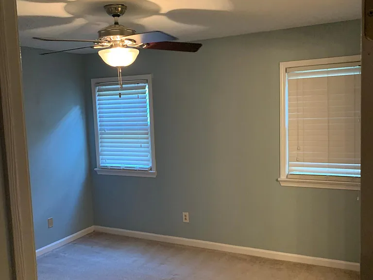 510 E Gillespie St — Photo 6