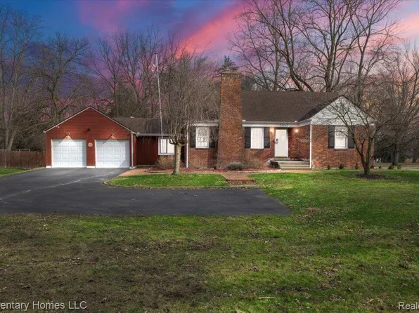 24162 Gleneyrie Dr, Southfield, MI 48033